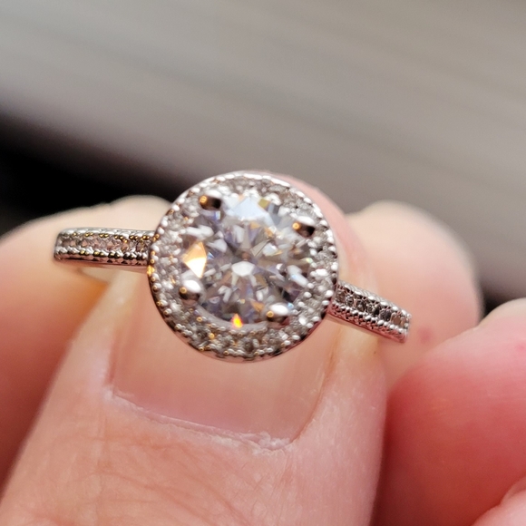 NWT womens size 7 cubic zirconia and stainless ring the pics don' - Picture 3 of 7